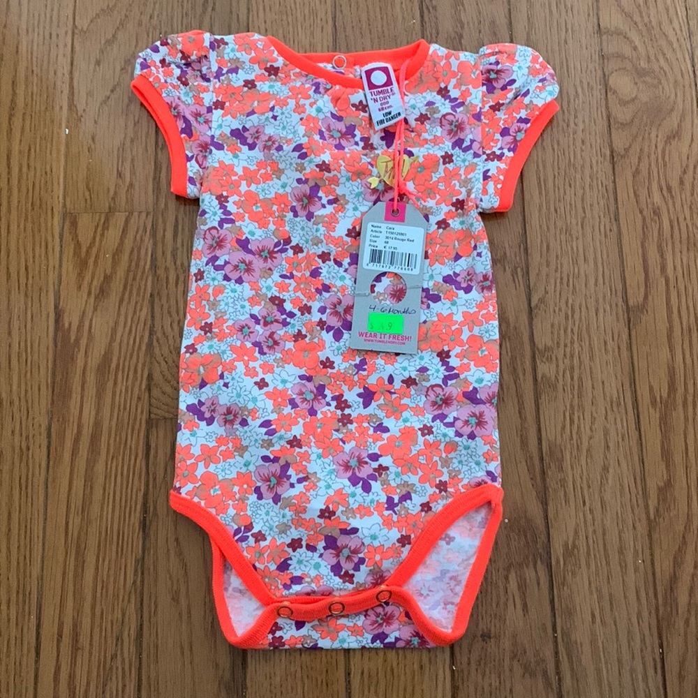 NWT 4-6 months (68) tumble and dry onesie